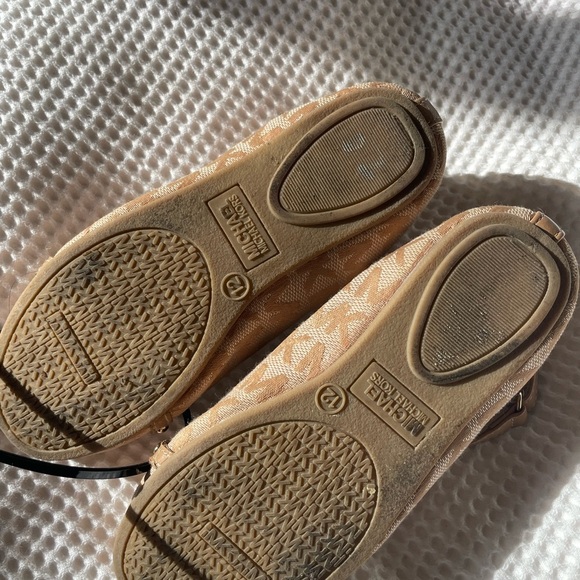 Michael Kors Kids Beige Dress Shoes - Picture 4 of 4